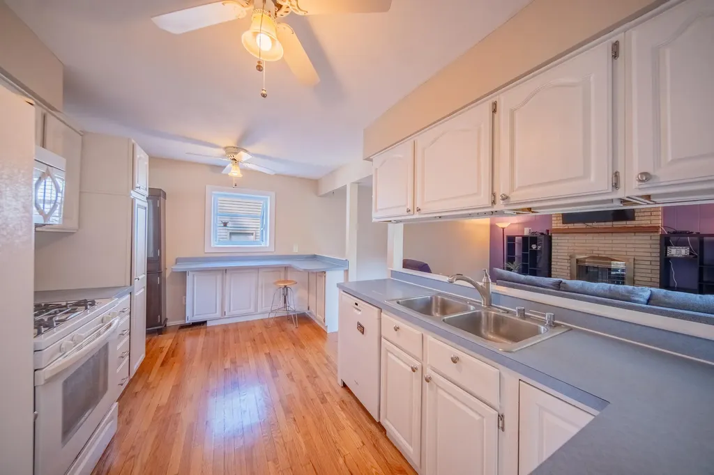 7957 Meadowview Court Ypsilanti Charter Township MI 48197