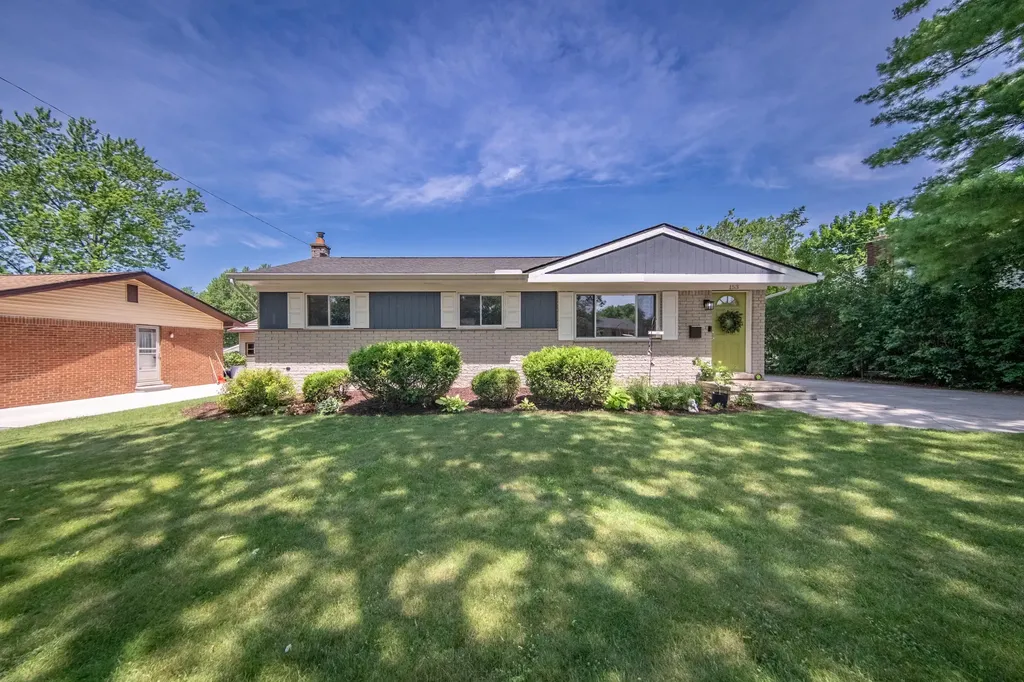 153 Nichols Drive Saline City MI 48176