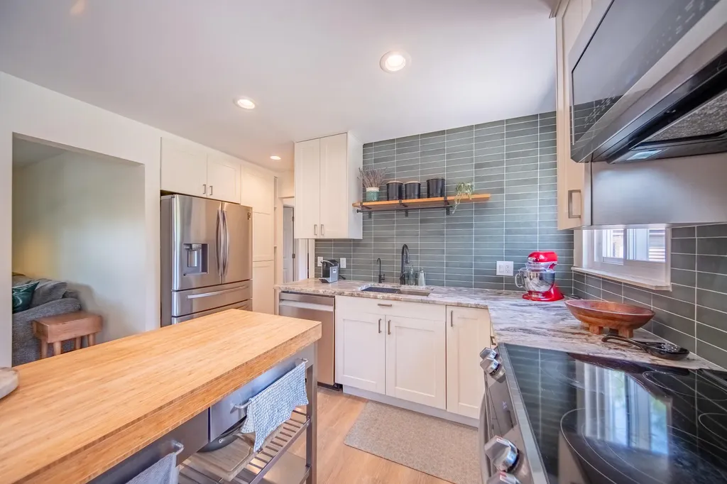 153 Nichols Drive Saline City MI 48176
