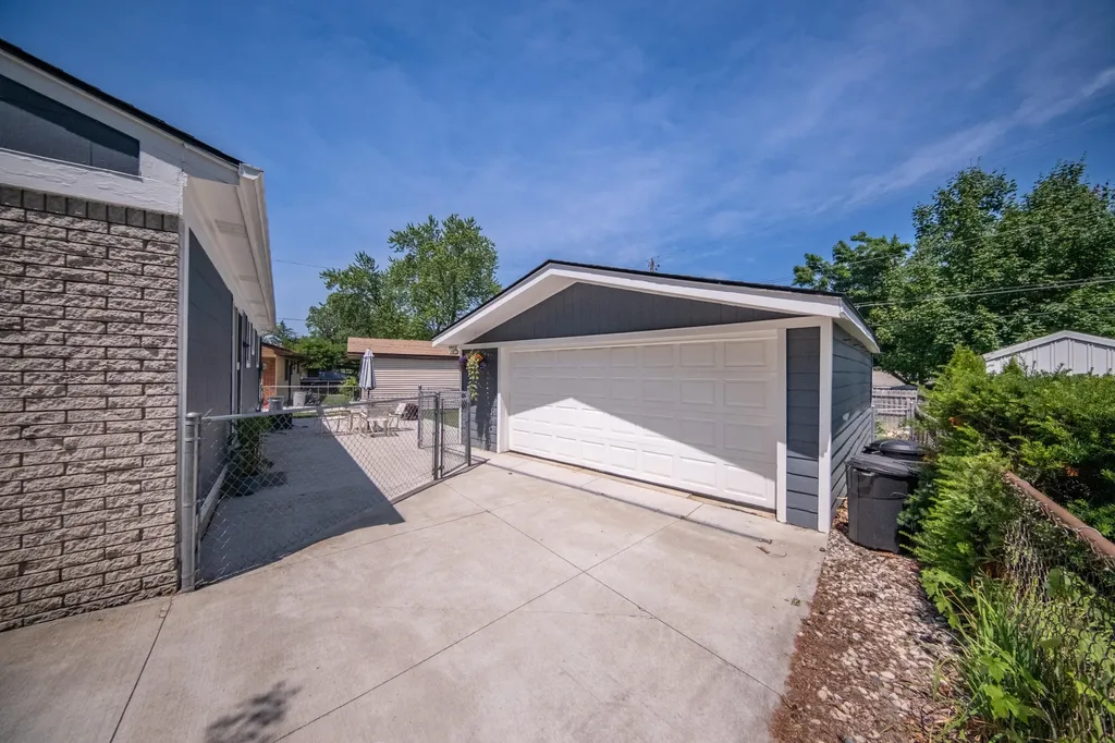153 Nichols Drive Saline City MI 48176