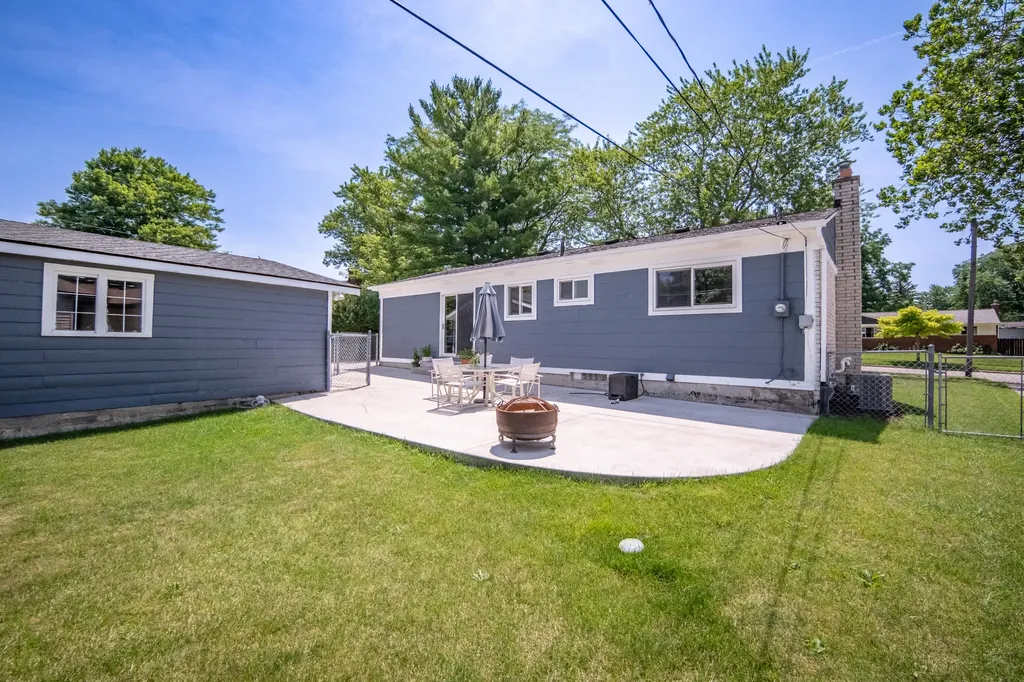 153 Nichols Drive Saline City MI 48176