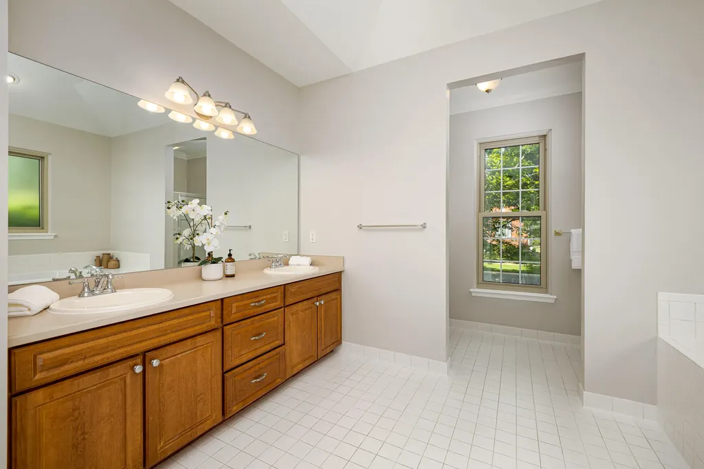 29170 Hemingway Drive Novi City MI 48377