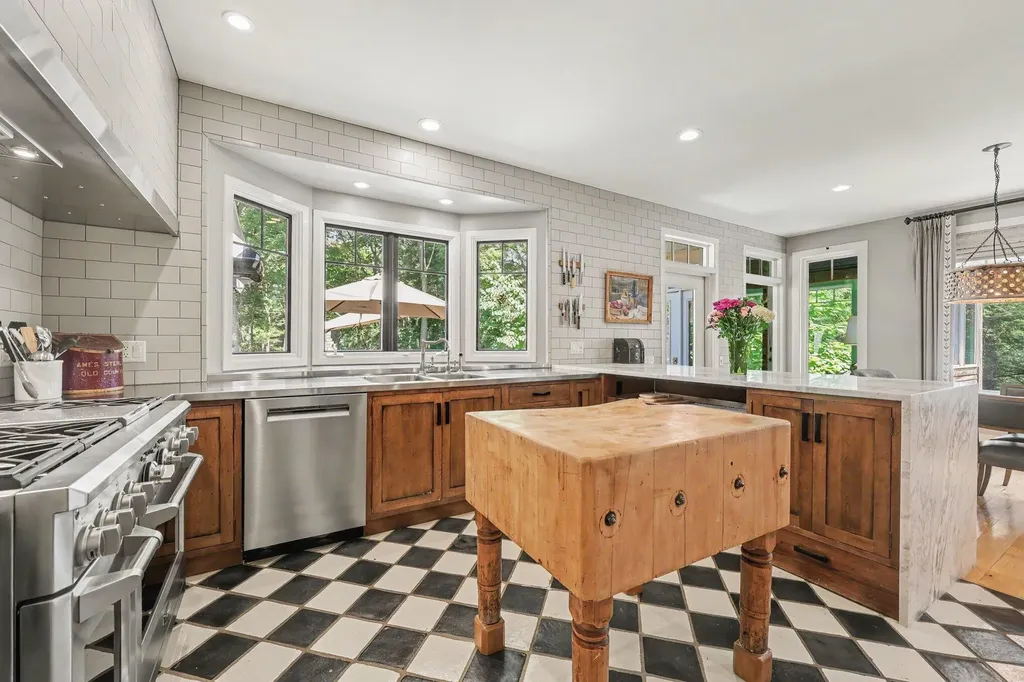 1155 W Huron River Drive Ann Arbor Charter Township MI 48103