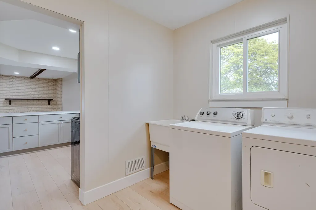 5806 Wedgewood Road Canton Charter Township MI 48187