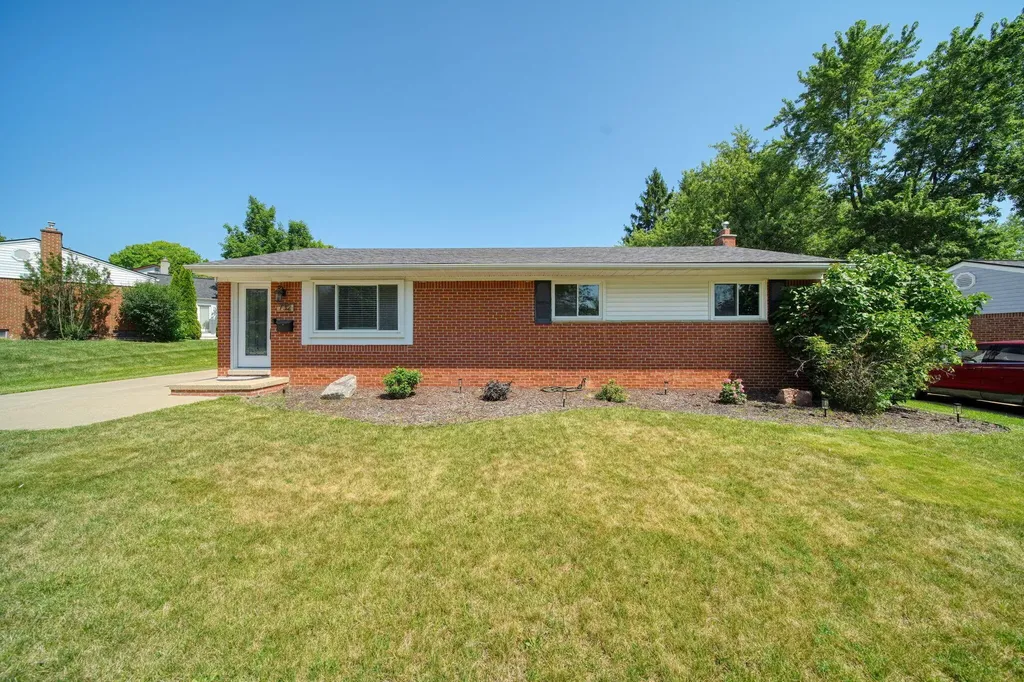 732 Bassett Drive Saline City MI 48176
