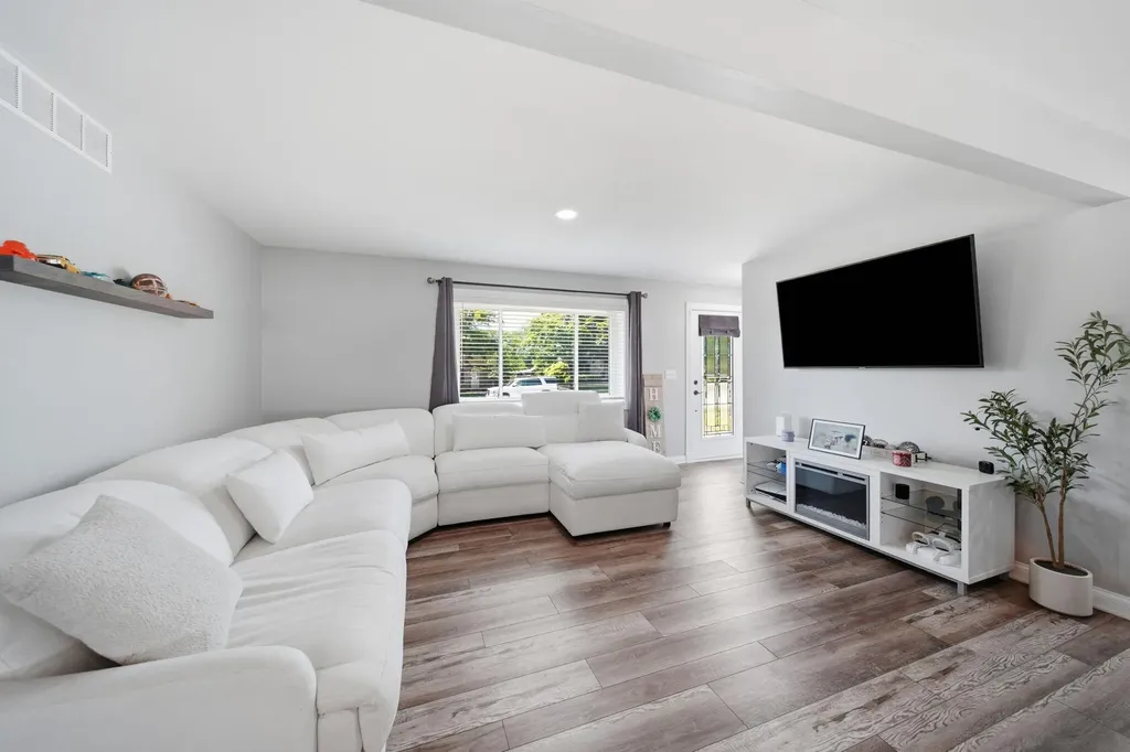 732 Bassett Drive Saline City MI 48176