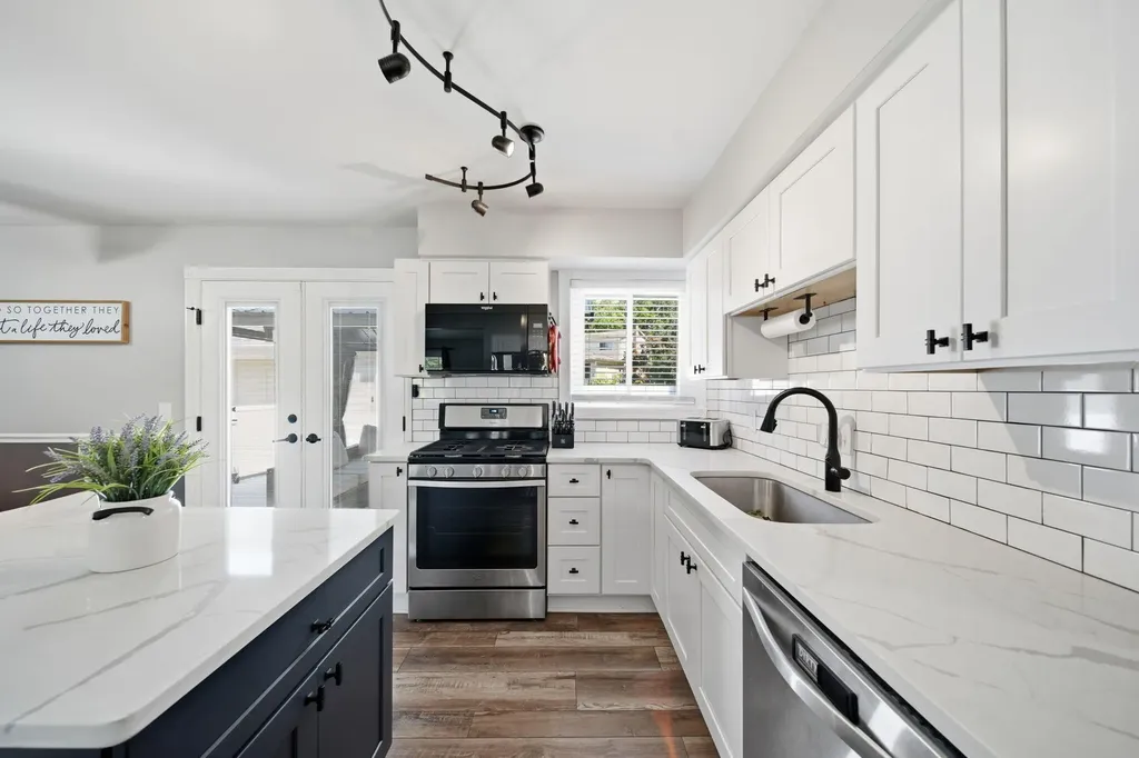 732 Bassett Drive Saline City MI 48176