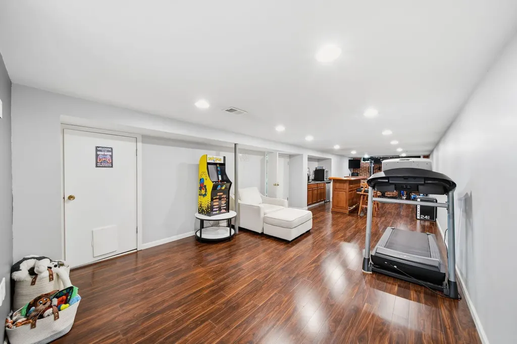 732 Bassett Drive Saline City MI 48176
