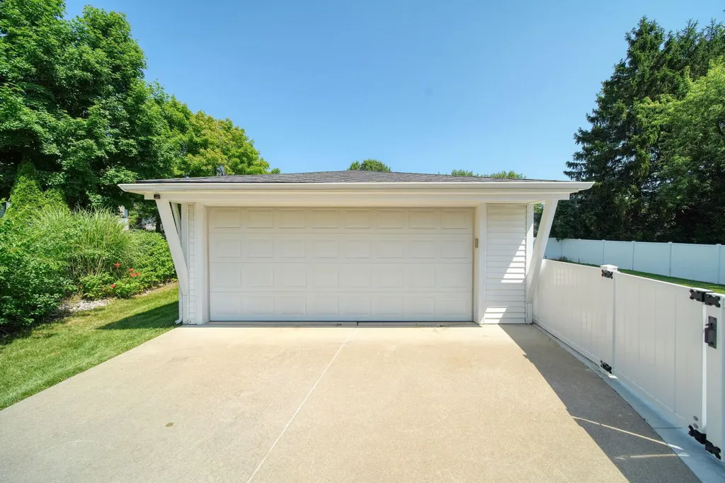 732 Bassett Drive Saline City MI 48176
