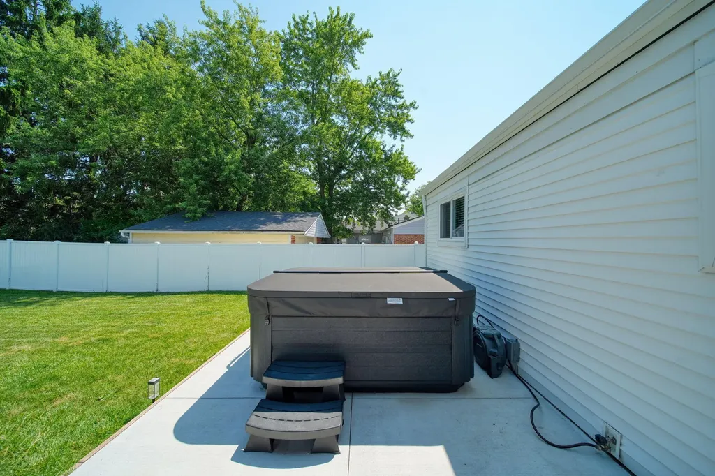 732 Bassett Drive Saline City MI 48176