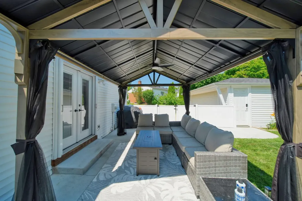 732 Bassett Drive Saline City MI 48176