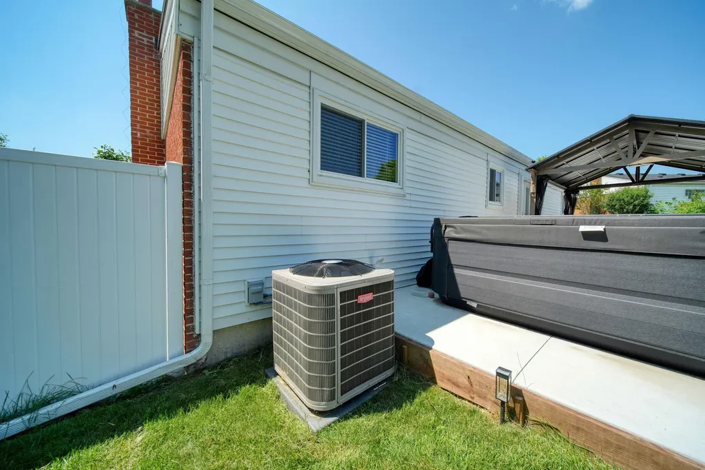 732 Bassett Drive Saline City MI 48176