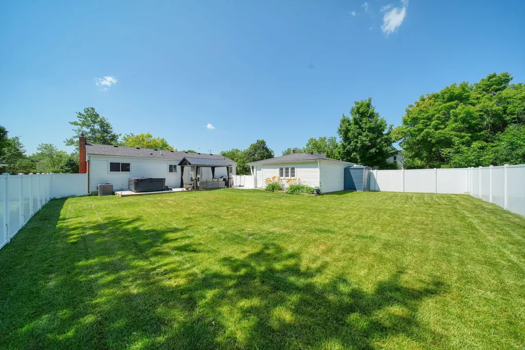 732 Bassett Drive Saline City MI 48176