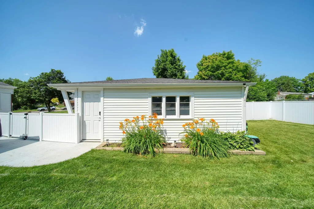 732 Bassett Drive Saline City MI 48176