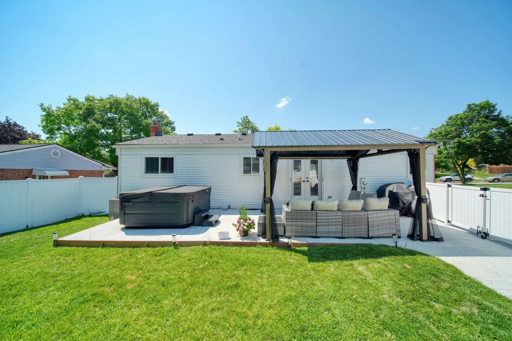 732 Bassett Drive Saline City MI 48176