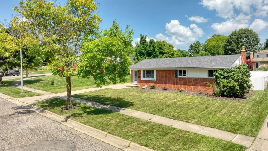 732 Bassett Drive Saline City MI 48176
