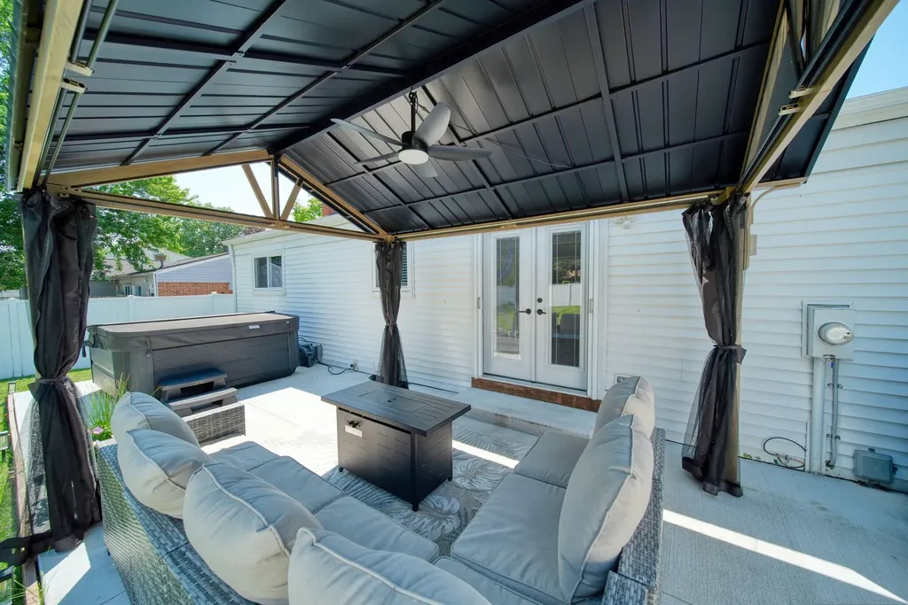 732 Bassett Drive Saline City MI 48176
