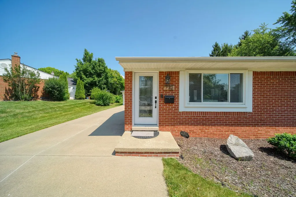 732 Bassett Drive Saline City MI 48176