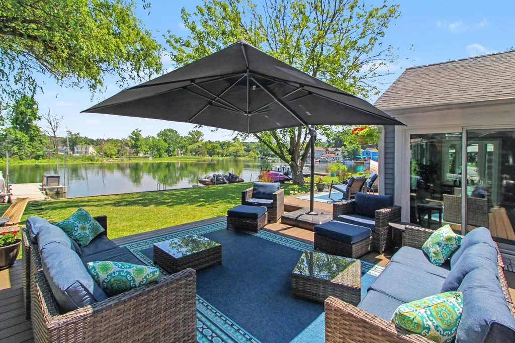 8779 Lagoon Drive Hamburg Township MI 48116