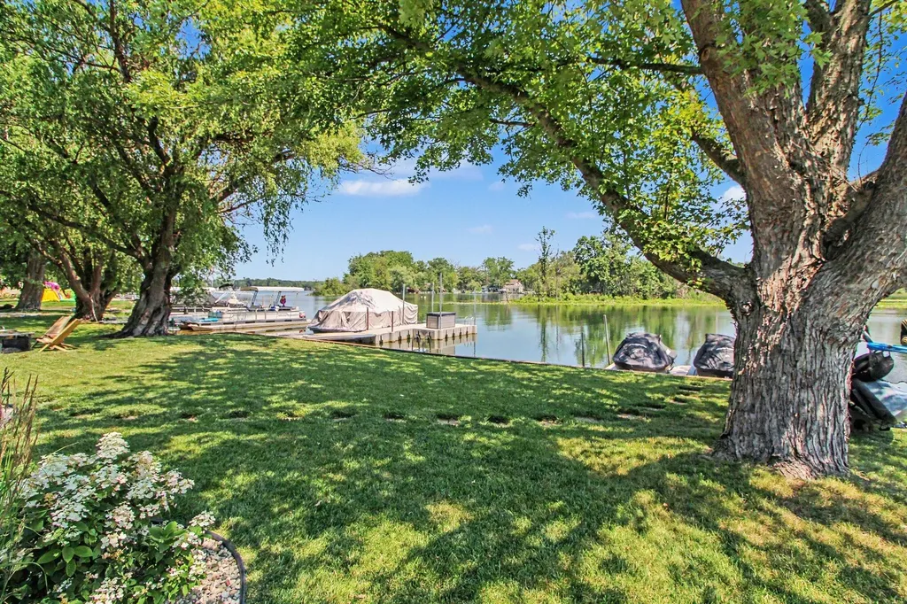 8779 Lagoon Drive Hamburg Township MI 48116