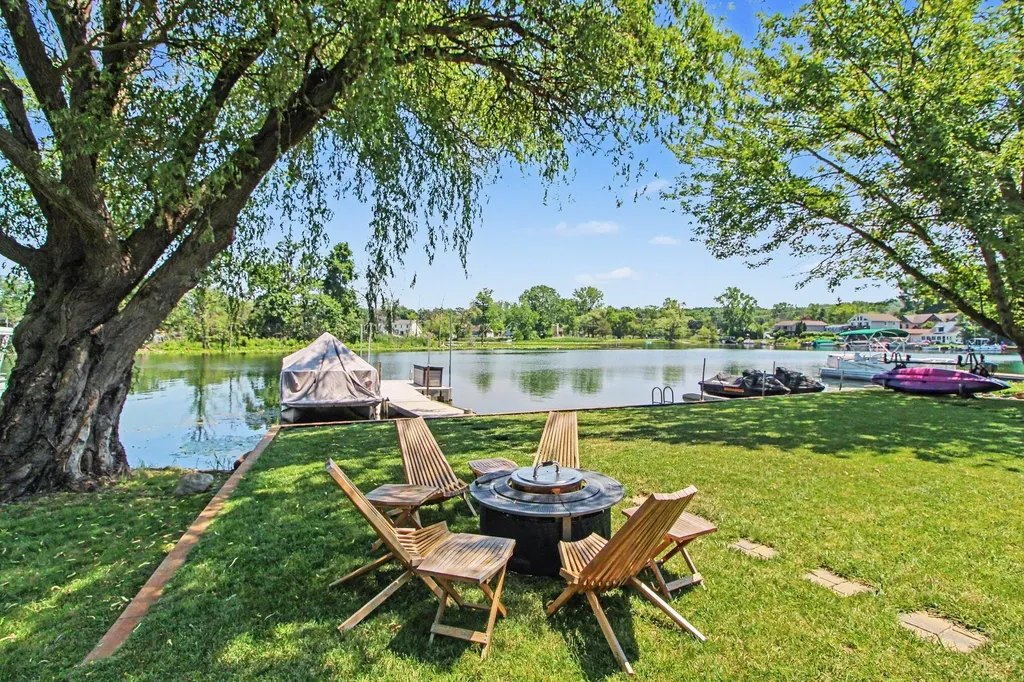 8779 Lagoon Drive Hamburg Township MI 48116