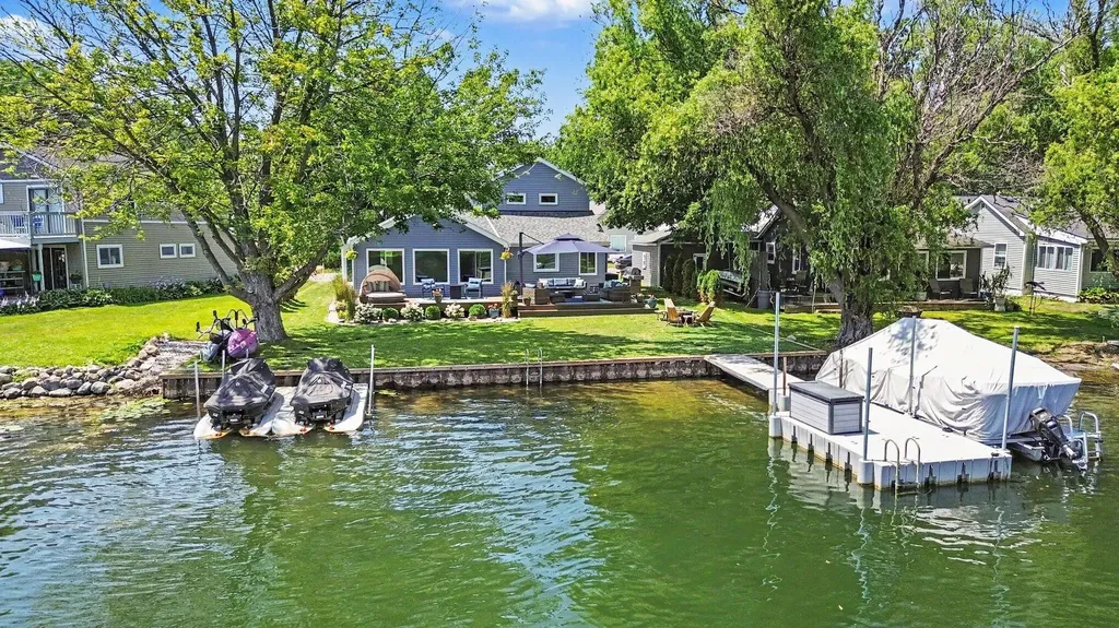 8779 Lagoon Drive Hamburg Township MI 48116