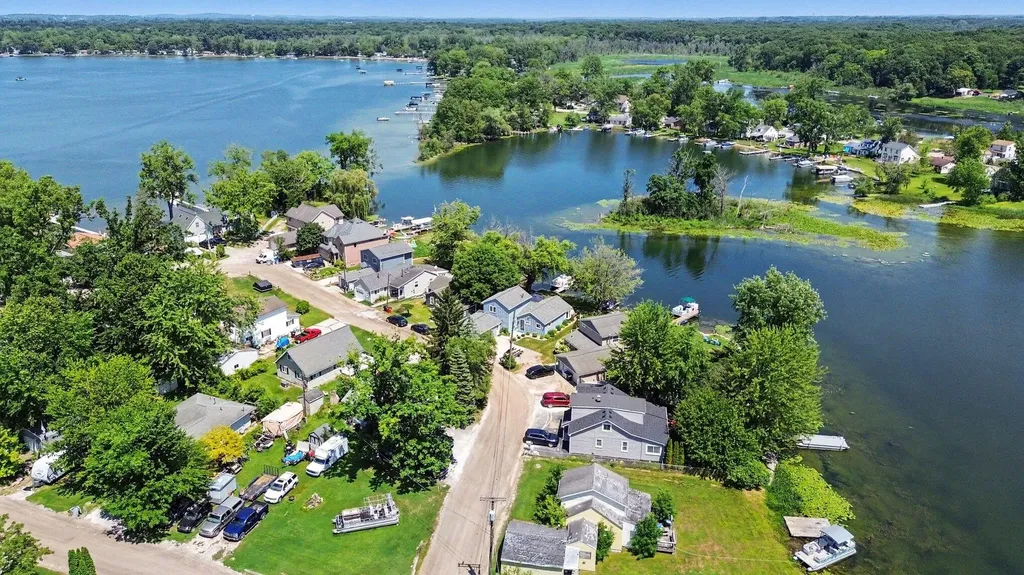 8779 Lagoon Drive Hamburg Township MI 48116