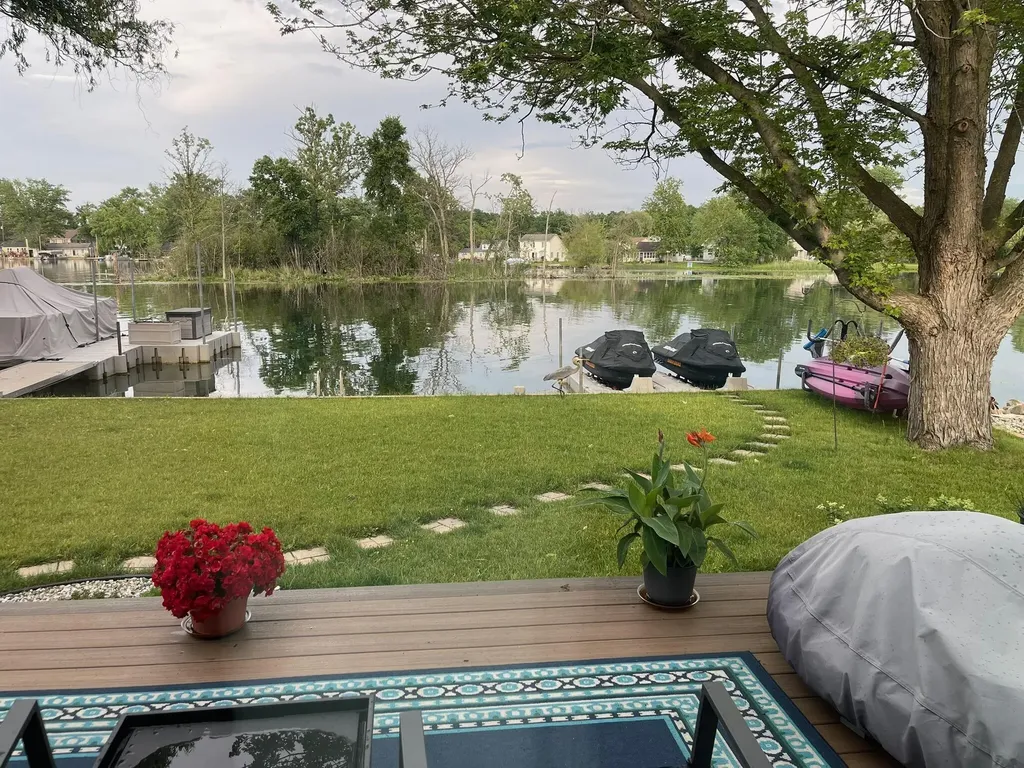 8779 Lagoon Drive Hamburg Township MI 48116