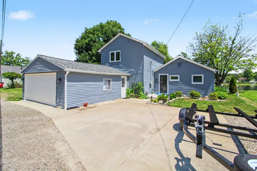 8779 Lagoon Drive Hamburg Township MI 48116