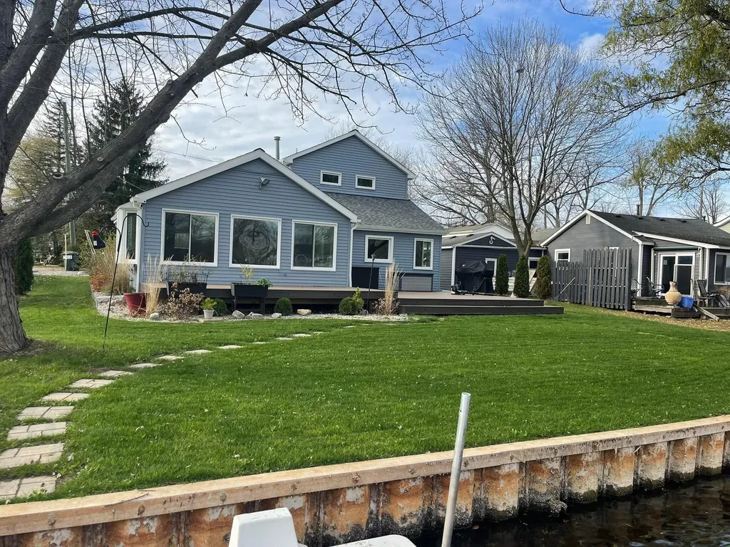 8779 Lagoon Drive Hamburg Township MI 48116