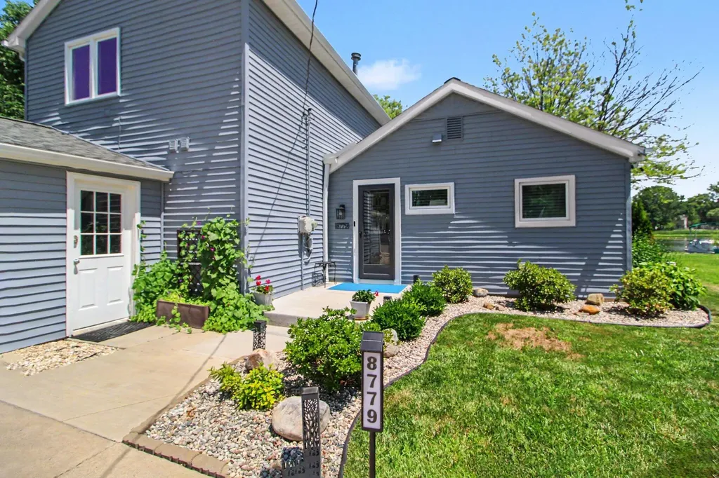 8779 Lagoon Drive Hamburg Township MI 48116