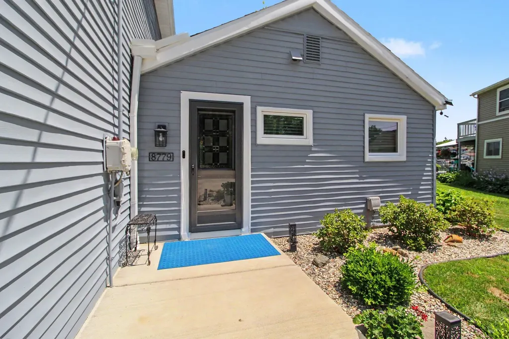 8779 Lagoon Drive Hamburg Township MI 48116