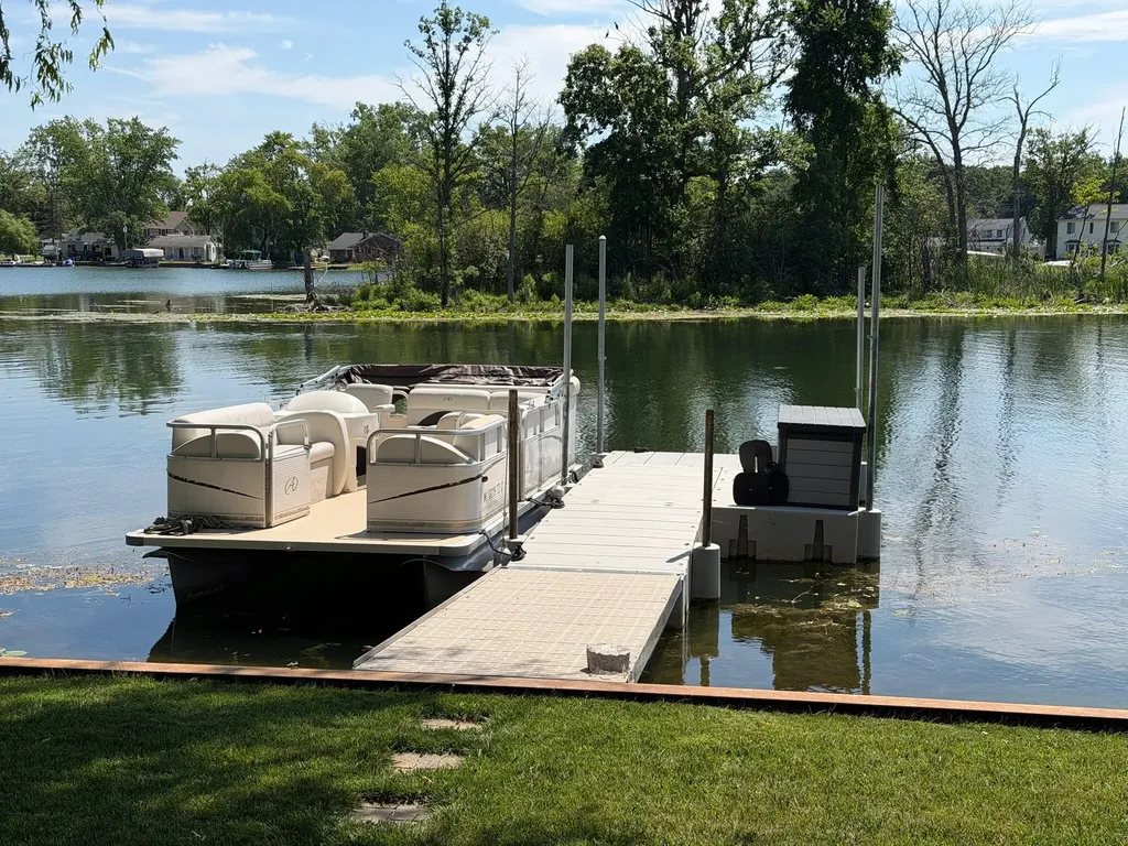8779 Lagoon Drive Hamburg Township MI 48116