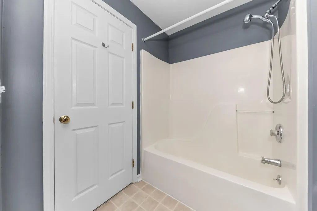 1527 Weatherstone Drive Pittsfield Charter Township MI 48108