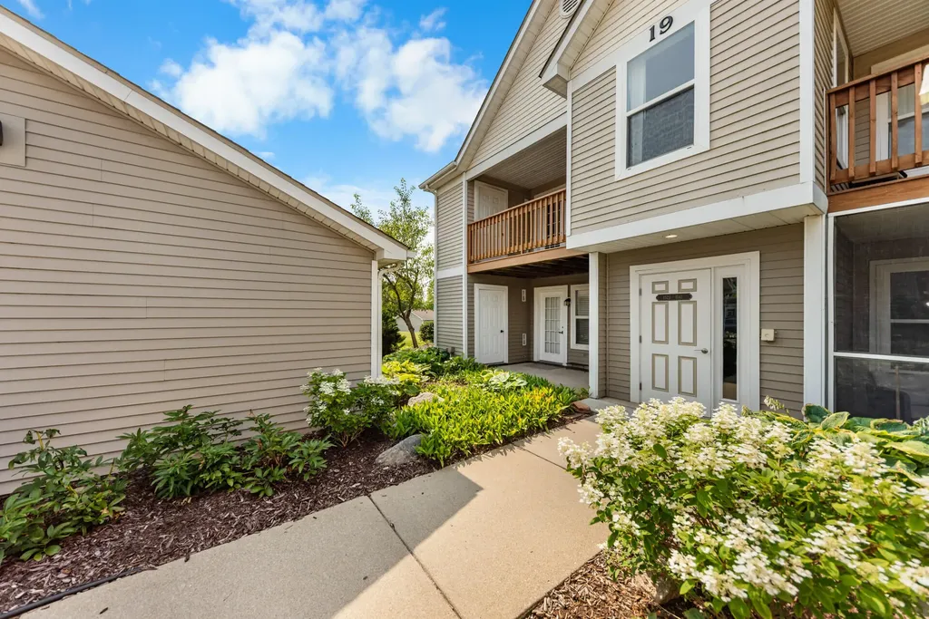 1527 Weatherstone Drive Pittsfield Charter Township MI 48108