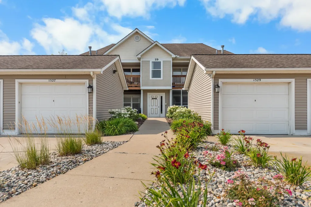 1527 Weatherstone Drive Pittsfield Charter Township MI 48108