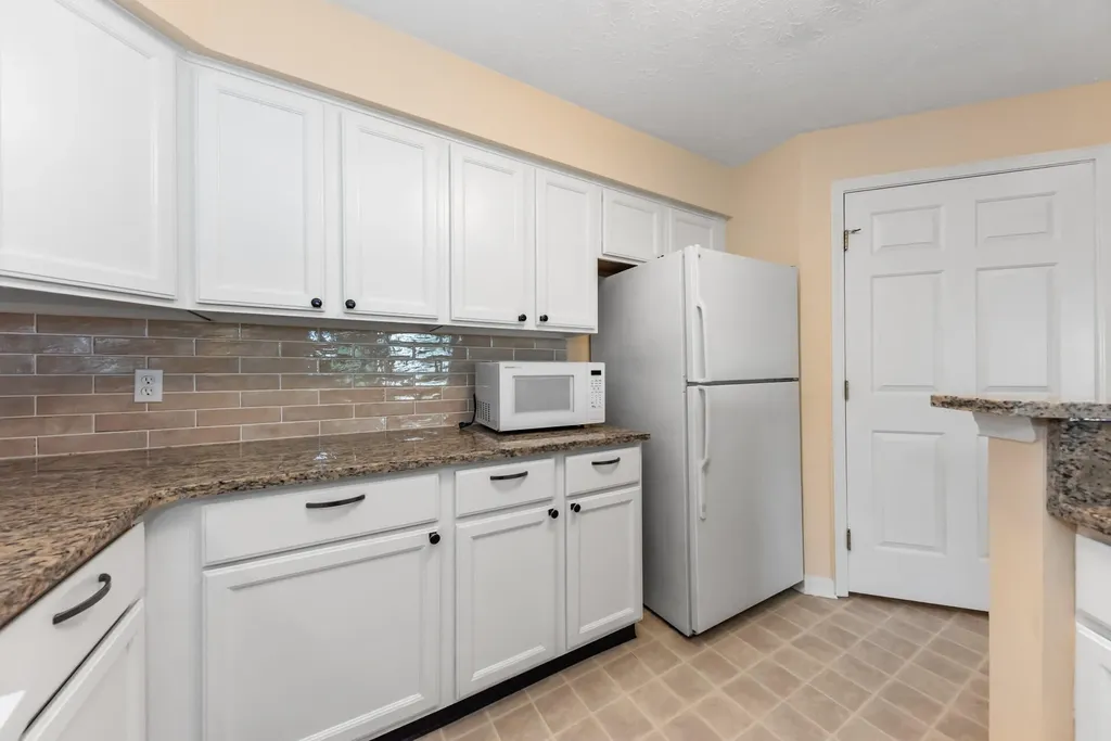 1527 Weatherstone Drive Pittsfield Charter Township MI 48108