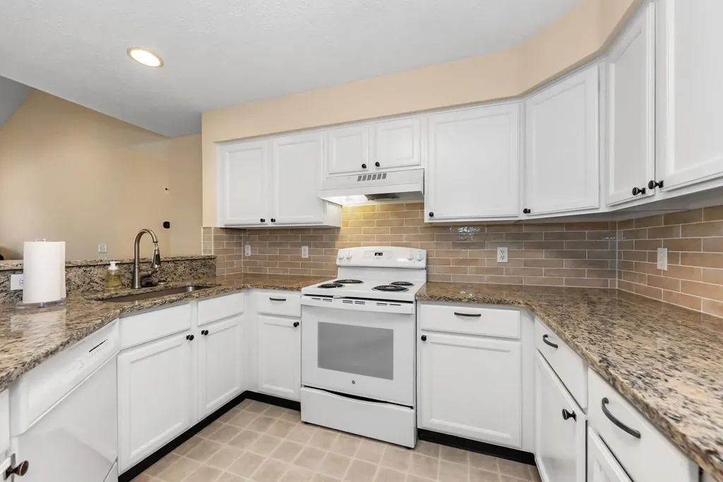 1527 Weatherstone Drive Pittsfield Charter Township MI 48108