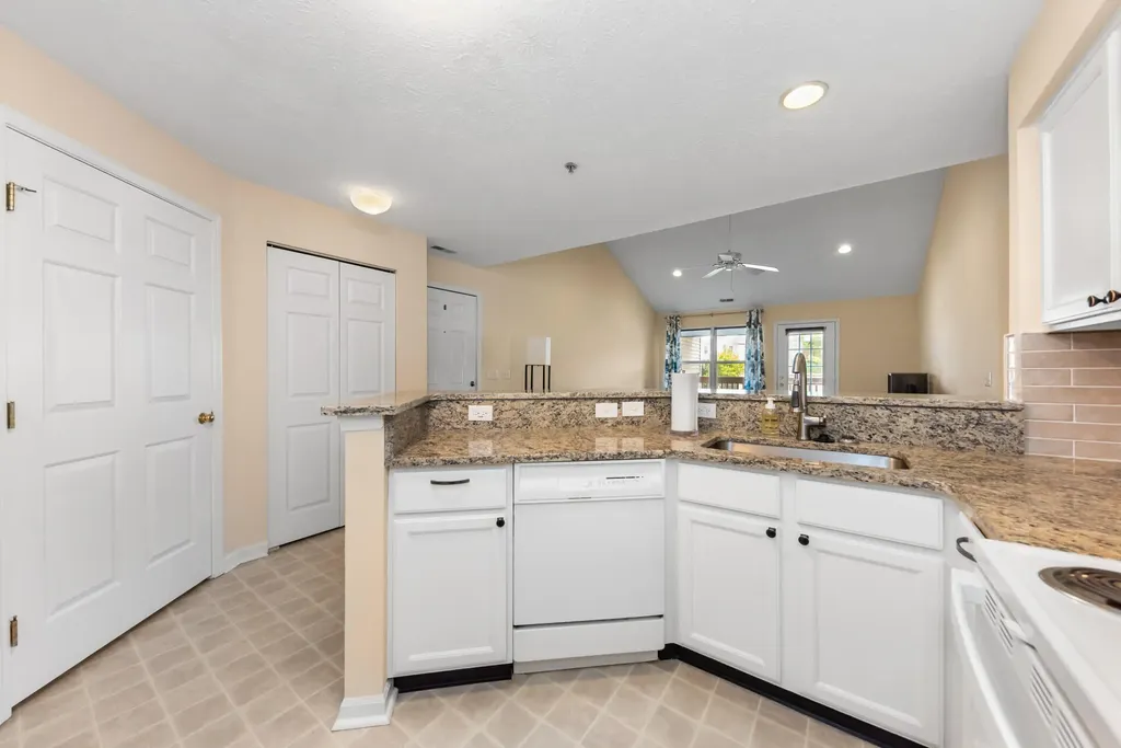 1527 Weatherstone Drive Pittsfield Charter Township MI 48108