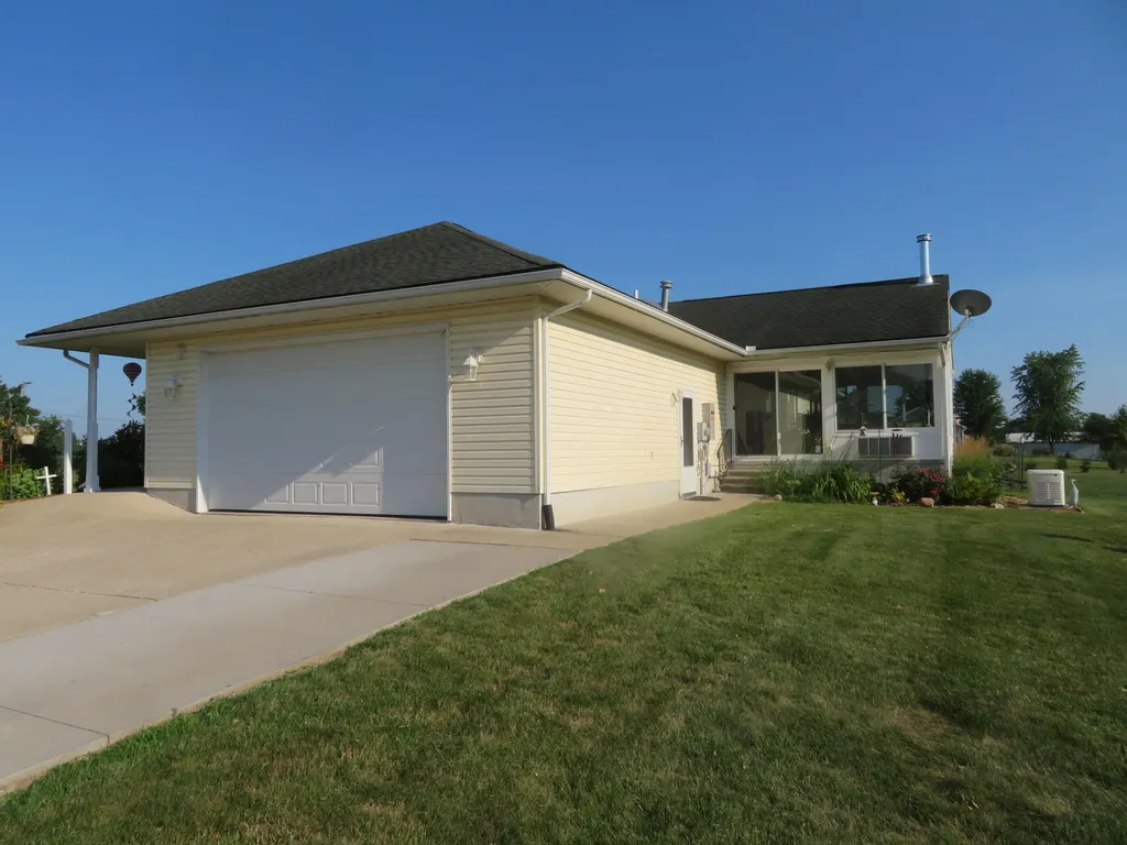 13162 N Platt Road York Charter Township MI 48160