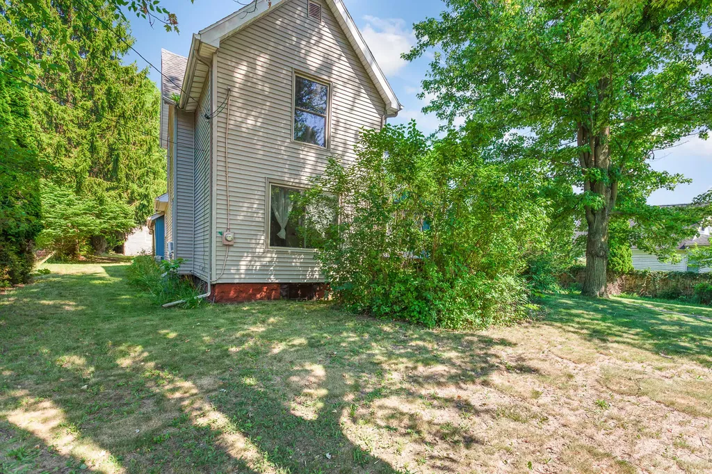 1321 N Waterloo Avenue Jackson City MI 49202