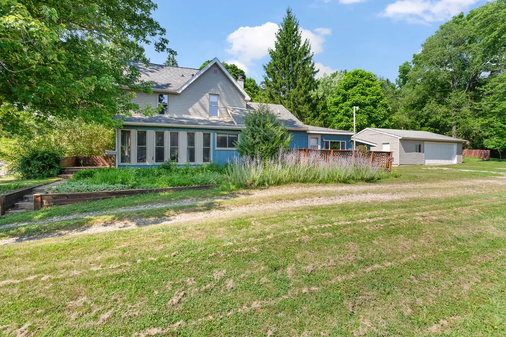 1321 N Waterloo Avenue Jackson City MI 49202