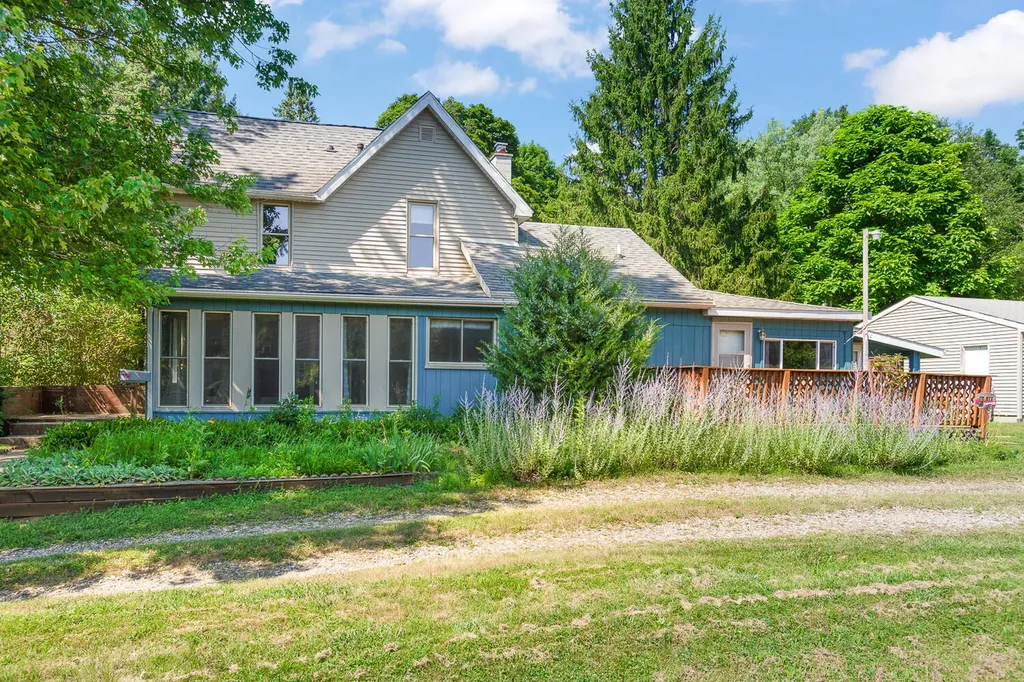 1321 N Waterloo Avenue Jackson City MI 49202