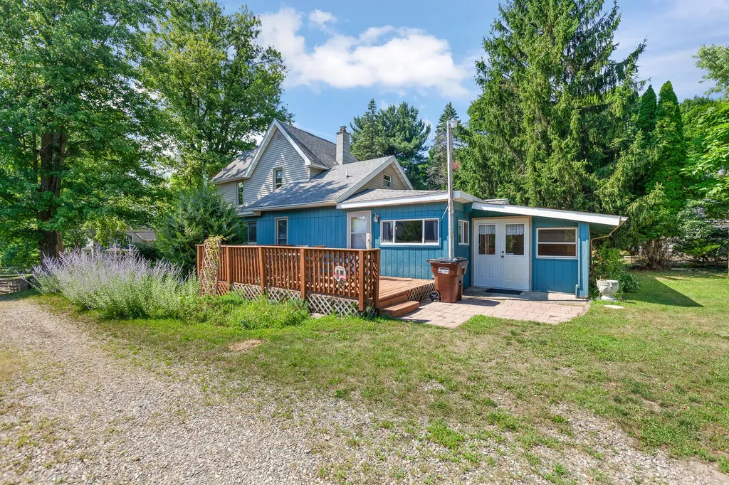 1321 N Waterloo Avenue Jackson City MI 49202