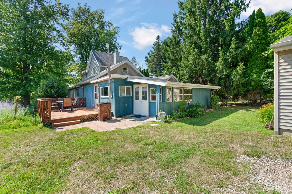 1321 N Waterloo Avenue Jackson City MI 49202