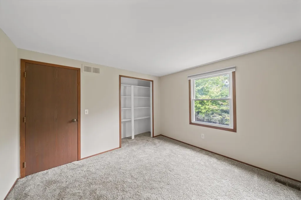 25872 Hunt Club Boulevard Farmington Hills City MI 48335