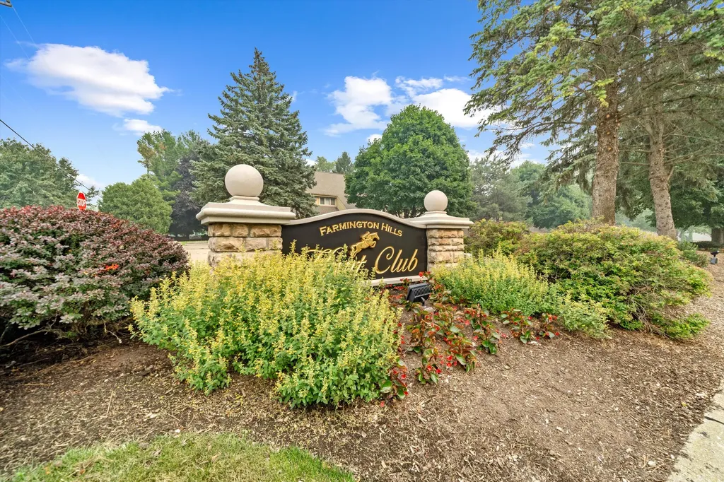 25872 Hunt Club Boulevard Farmington Hills City MI 48335