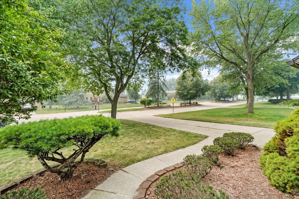 25872 Hunt Club Boulevard Farmington Hills City MI 48335