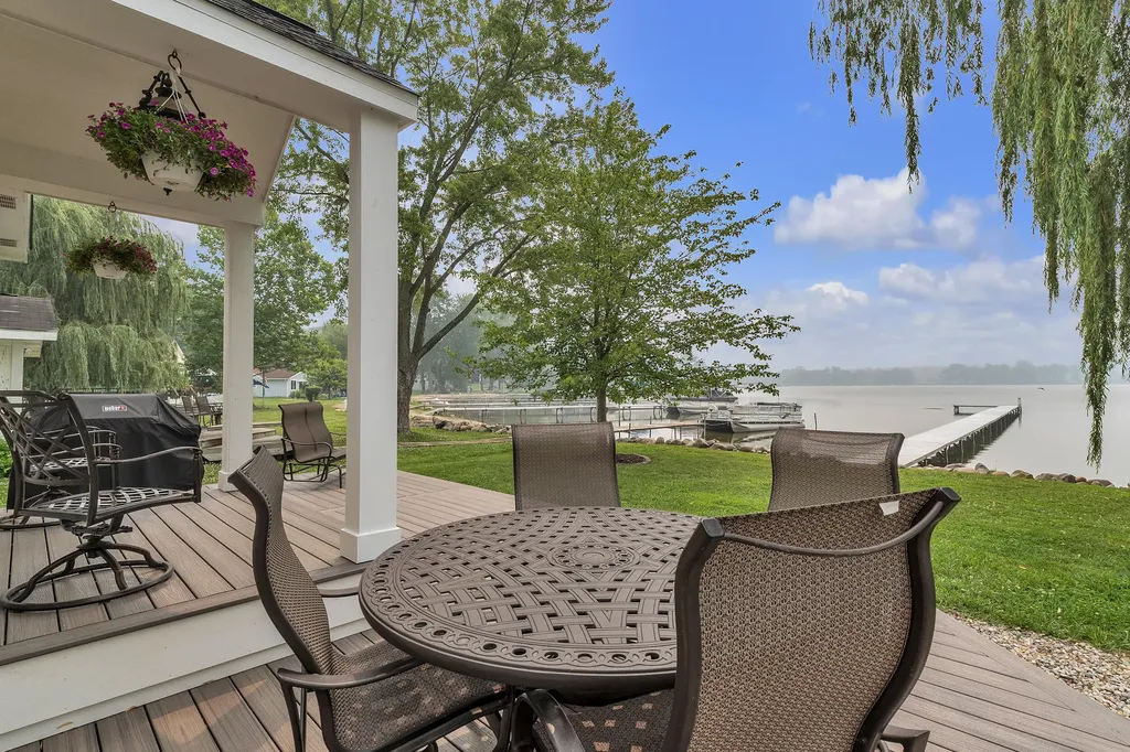 8032 Branch Drive Hamburg Township MI 48116