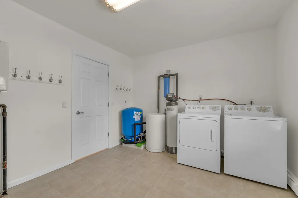 8032 Branch Drive Hamburg Township MI 48116